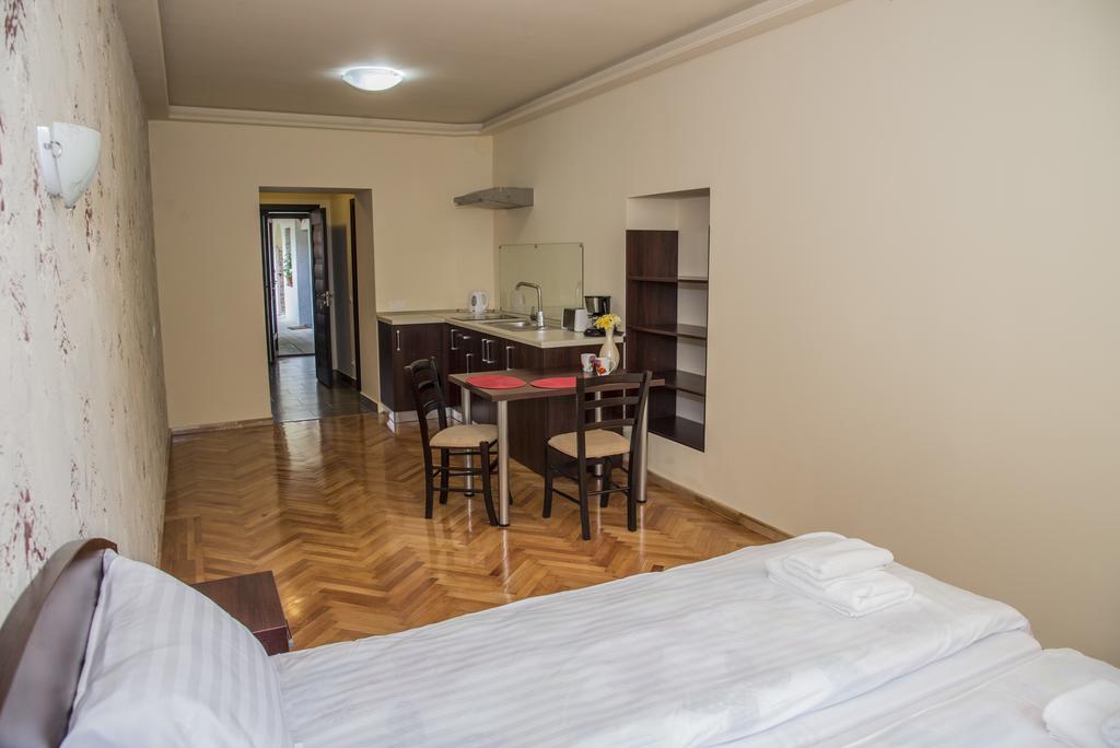 Отель Casa Mots Сибиу Экстерьер фото